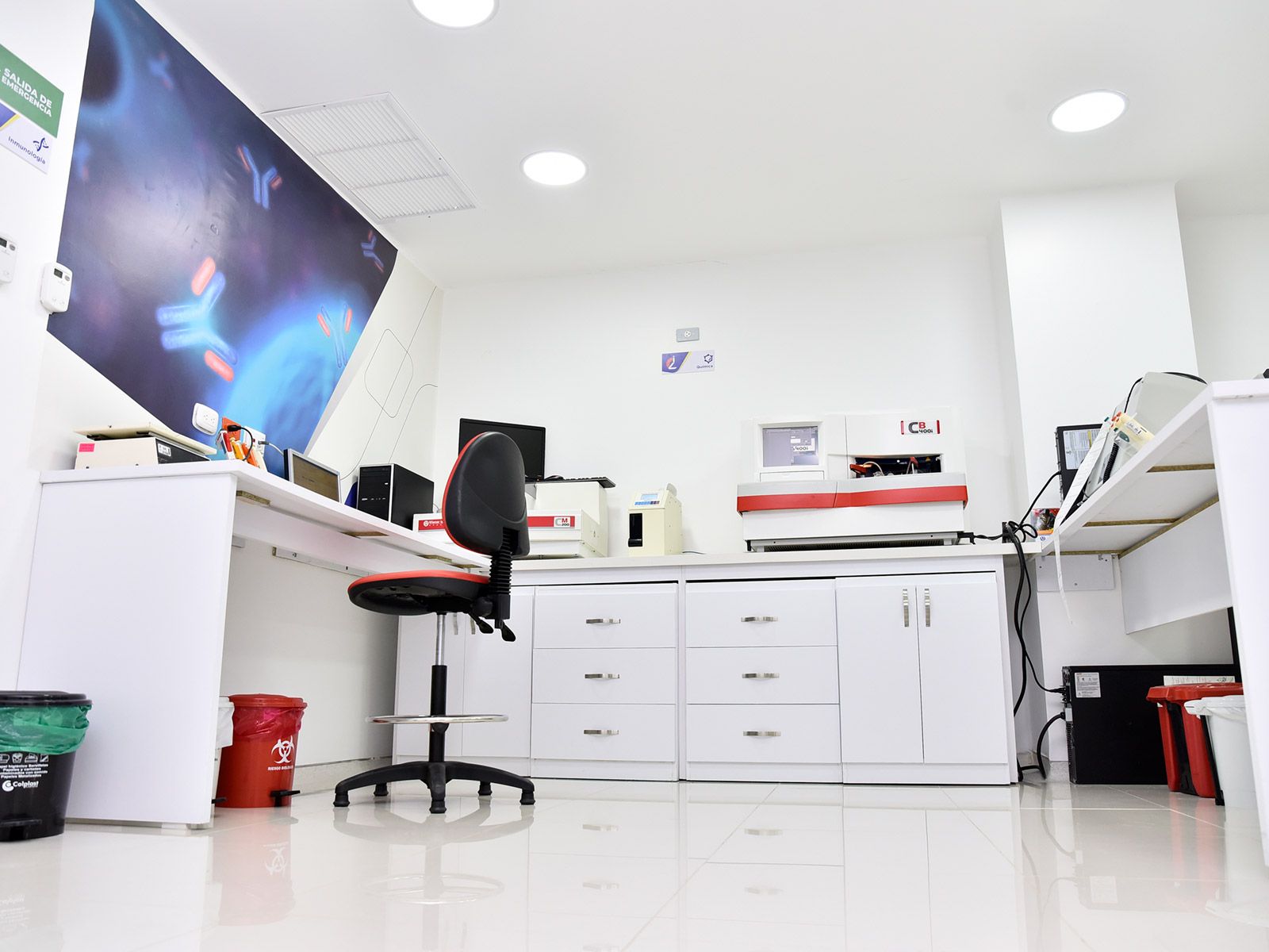 sesion-fotografica-profesional-empresarial-laboratorio-clinico-riohacha-sym-foto-digital